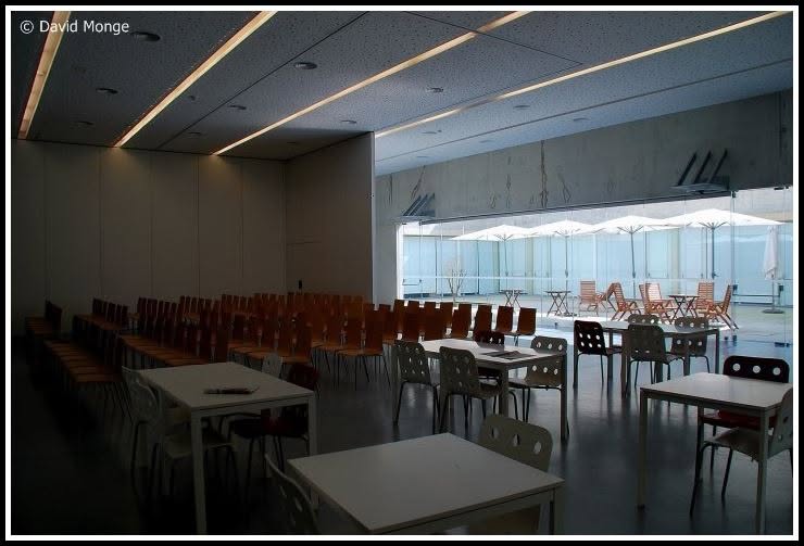 Auditório com vista para o pátio do CCBS